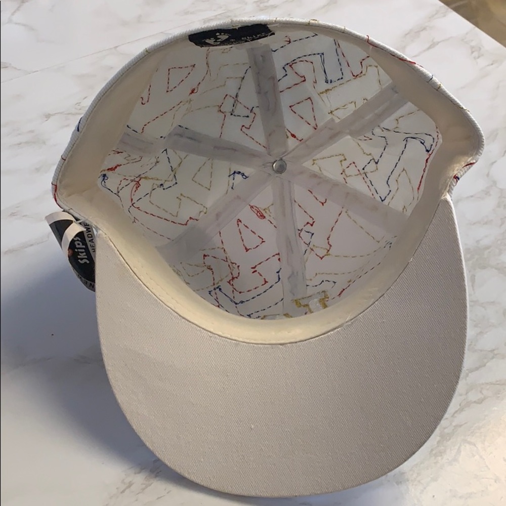 Skips white LA hat - medium - Picture 5 of 6